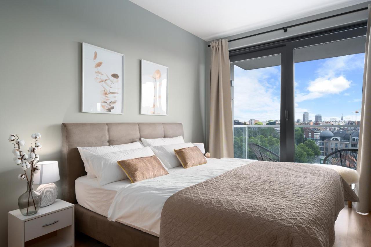 Shs Homes-Luxe Highrise, 2 Bedrooms, Kitchen, Free Parking, Stunning View, Large Tarrasse, Workspace Хаселт Екстериор снимка