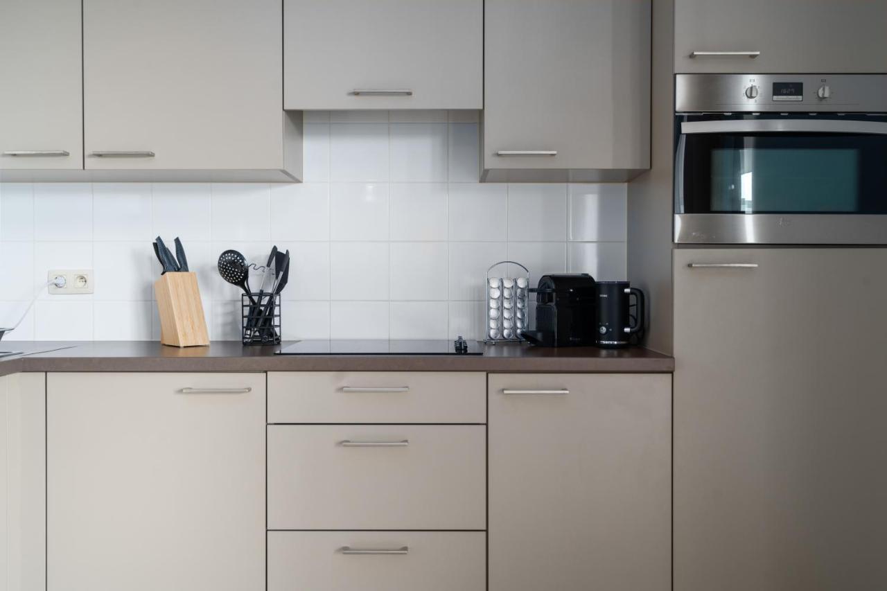 Shs Homes-Luxe Highrise, 2 Bedrooms, Kitchen, Free Parking, Stunning View, Large Tarrasse, Workspace Хаселт Екстериор снимка