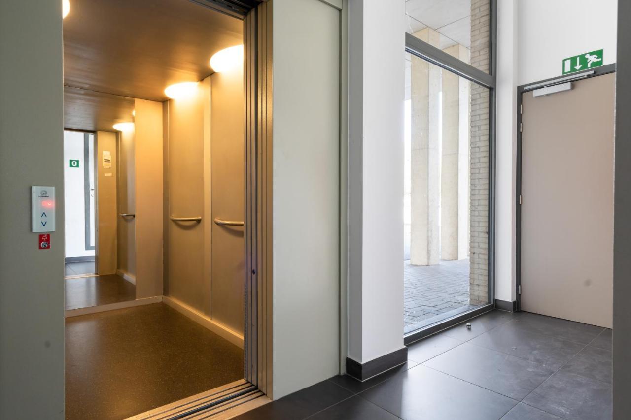 Shs Homes-Luxe Highrise, 2 Bedrooms, Kitchen, Free Parking, Stunning View, Large Tarrasse, Workspace Хаселт Екстериор снимка